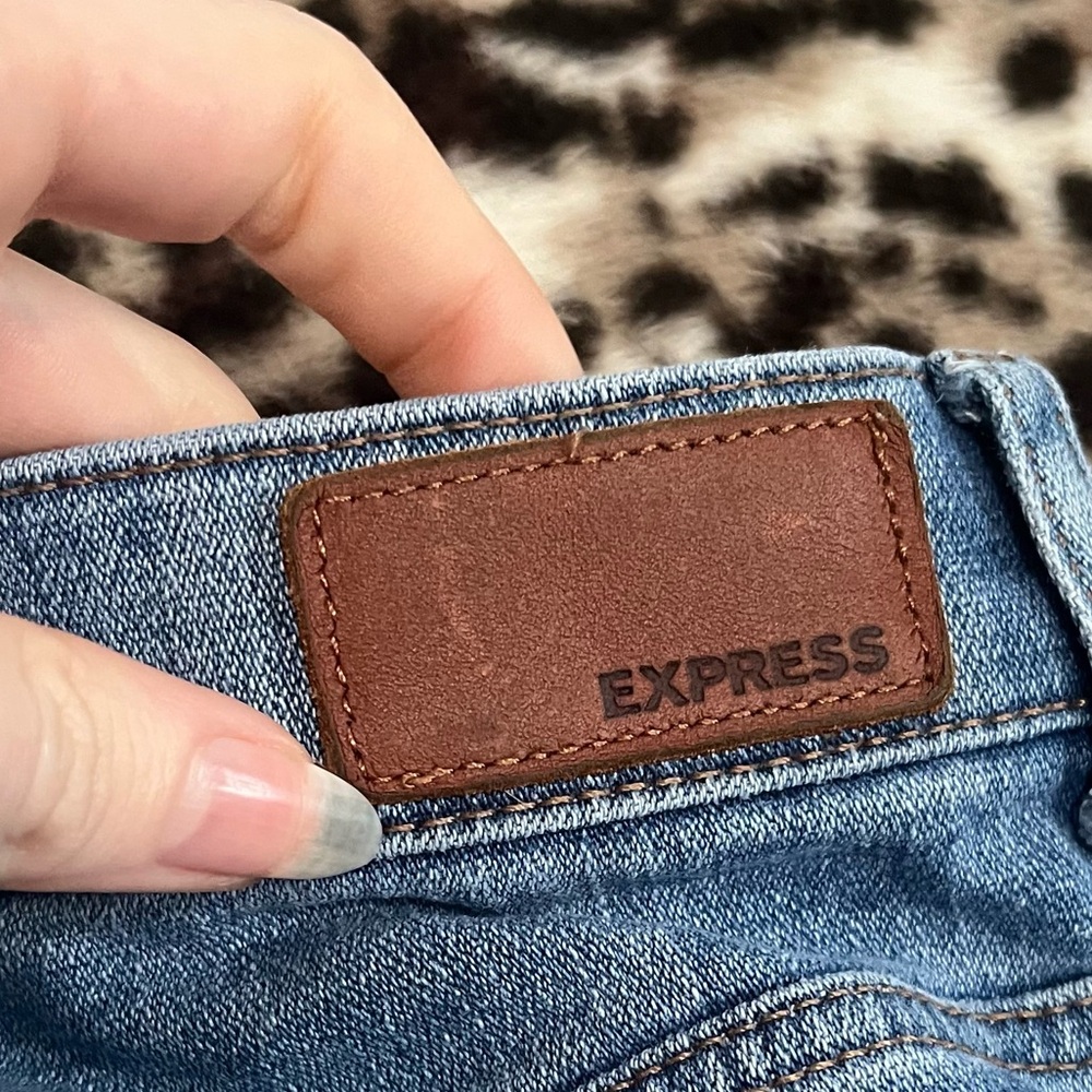 Express waist 32” women’s bell flare high rise jeans - Picture 4 of 12